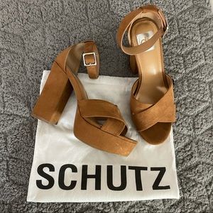 DOLCE VITA nude suede block heels